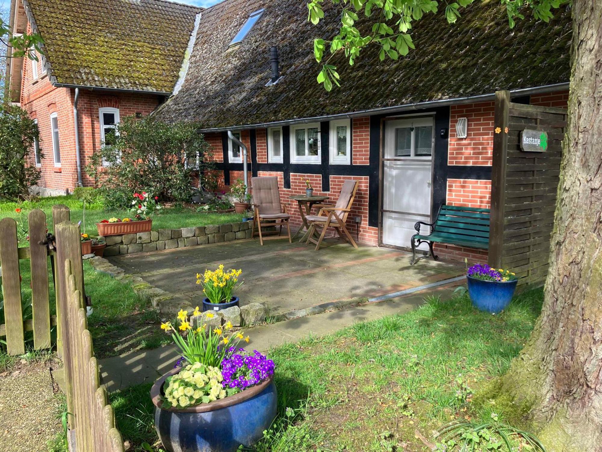 Ferienapartment Kastanje Gross Ippener エクステリア 写真